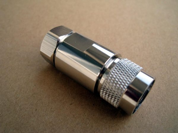 1/2 connector — fiber optic product