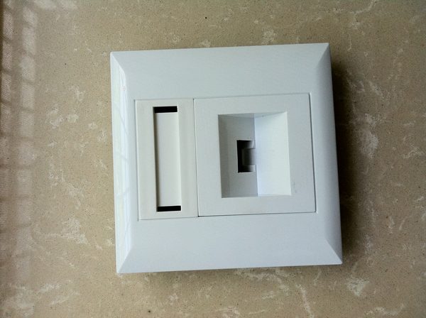 ELF001 — Faceplate & Wall Outlet